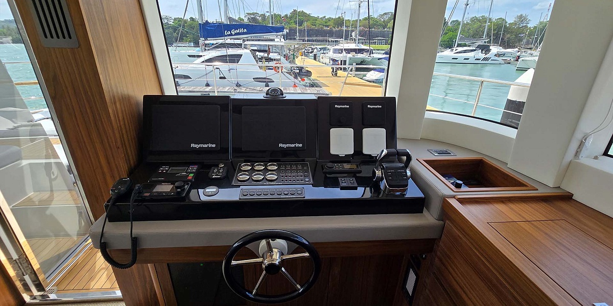 Продается новый моторный катамаран Akula 56